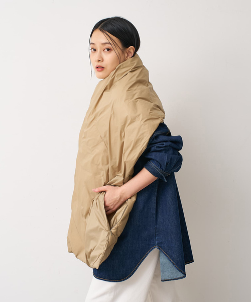 TAION(タイオン)の「【TAION】リバーシブルダウンストール(ストール/ショール・レディース・グレイッシュベージュ/チョコ/ブラック/オフホワイト/カーキ・フリー)」の8枚目の写真