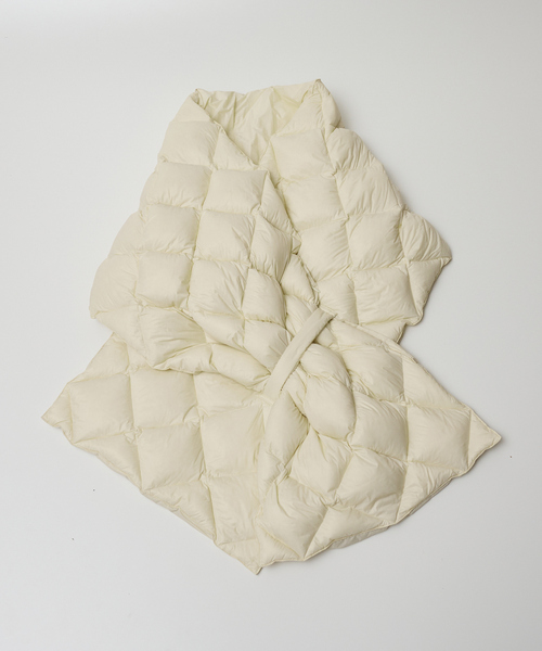 TAION(タイオン)の「【TAION】リバーシブルダウンストール(ストール/ショール・レディース・グレイッシュベージュ/チョコ/ブラック/オフホワイト/カーキ・フリー)」の18枚目の写真