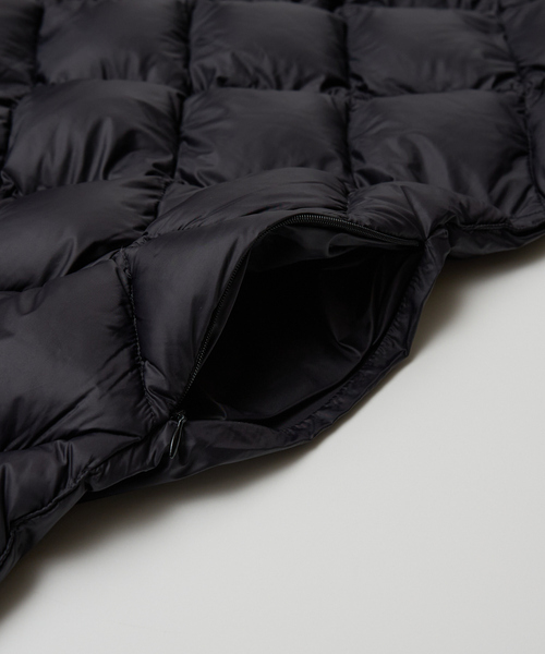 TAION(タイオン)の「【TAION】リバーシブルダウンストール(ストール/ショール・レディース・グレイッシュベージュ/チョコ/ブラック/オフホワイト/カーキ・フリー)」の17枚目の写真