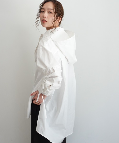 INTER FACTORY(インターファクトリー)の「はなのきえり - フードデザインロングシャツ made in INTERFACTORY(シャツ/ブラウス・レディース・ホワイト/サックスブルー・FREE)」の1枚目の写真