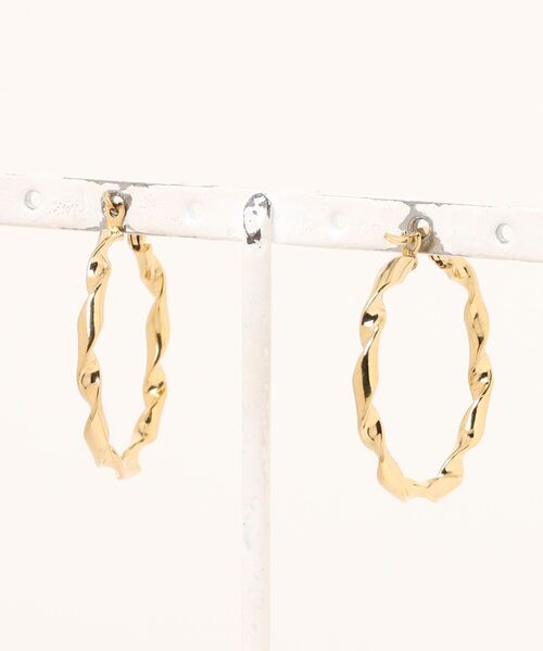 ARCHIVER（アーカイバ）の「Stainless Twist Ring Pierce 30mm-ツイストリング ピアス（ピアス（両耳用）・レディース・シルバー/ブラック/ゴールド・FREE）」の4枚目の写真