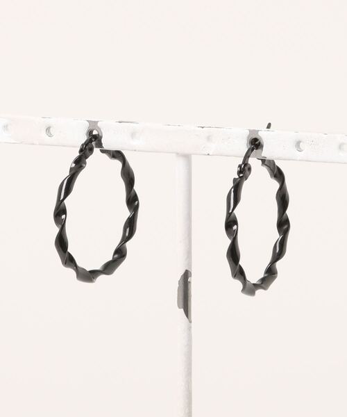 ARCHIVER（アーカイバ）の「Stainless Twist Ring Pierce 30mm-ツイストリング ピアス（ピアス（両耳用）・レディース・シルバー/ブラック/ゴールド・FREE）」の8枚目の写真