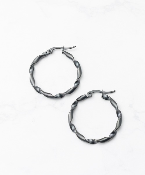 ARCHIVER（アーカイバ）の「Stainless Twist Ring Pierce 30mm-ツイストリング ピアス（ピアス（両耳用）・レディース・シルバー/ブラック/ゴールド・FREE）」の5枚目の写真