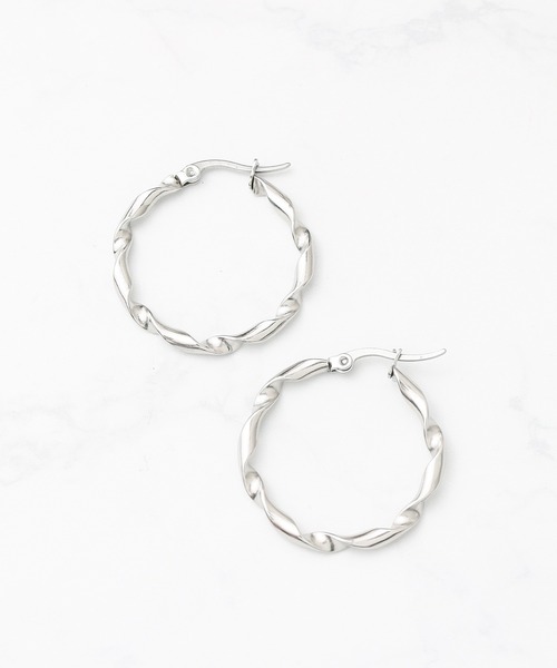 ARCHIVER（アーカイバ）の「Stainless Twist Ring Pierce 30mm-ツイストリング ピアス（ピアス（両耳用）・レディース・シルバー/ブラック/ゴールド・FREE）」の6枚目の写真