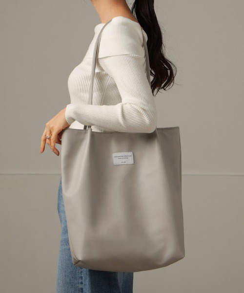 ALTROSE(アルトローズ)の「ワッペン A4 トートバッグ シード(トートバッグ・レディース・シルバー/チャコールグレー/グレー/ブラック・FREE)」の1枚目の写真