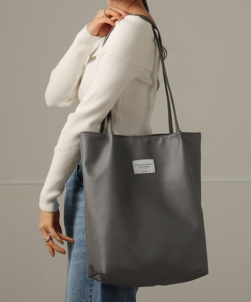 ALTROSE(アルトローズ)の「ワッペン A4 トートバッグ シード(トートバッグ・レディース・シルバー/チャコールグレー/グレー/ブラック・FREE)」の3枚目の写真