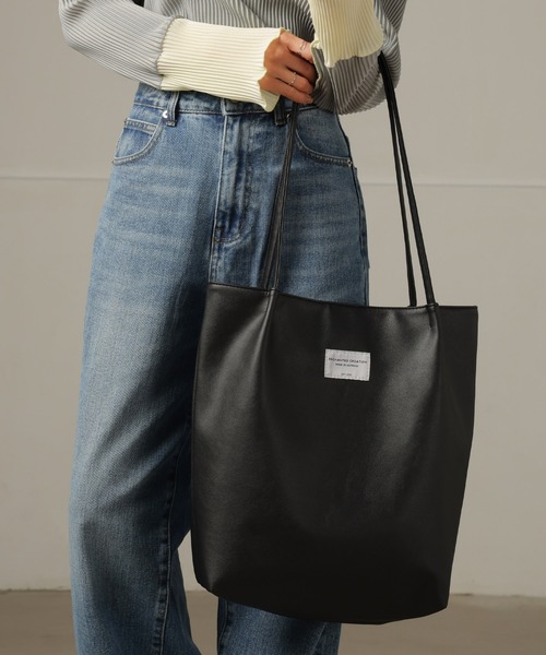 ALTROSE(アルトローズ)の「ワッペン A4 トートバッグ シード(トートバッグ・レディース・シルバー/チャコールグレー/グレー/ブラック・FREE)」の2枚目の写真