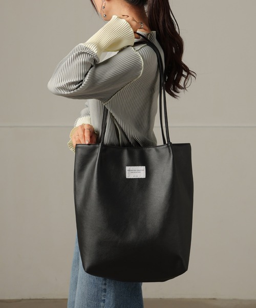 ALTROSE(アルトローズ)の「ワッペン A4 トートバッグ シード(トートバッグ・レディース・シルバー/チャコールグレー/グレー/ブラック・FREE)」の21枚目の写真