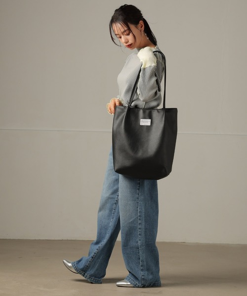 ALTROSE(アルトローズ)の「ワッペン A4 トートバッグ シード(トートバッグ・レディース・シルバー/チャコールグレー/グレー/ブラック・FREE)」の22枚目の写真