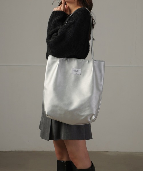ALTROSE(アルトローズ)の「ワッペン A4 トートバッグ シード(トートバッグ・レディース・シルバー/チャコールグレー/グレー/ブラック・FREE)」の13枚目の写真