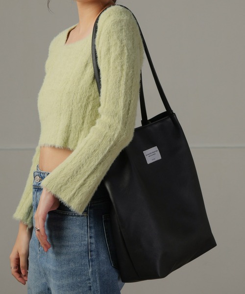 ALTROSE(アルトローズ)の「ワッペン A4 トートバッグ シード(トートバッグ・レディース・シルバー/チャコールグレー/グレー/ブラック・FREE)」の6枚目の写真