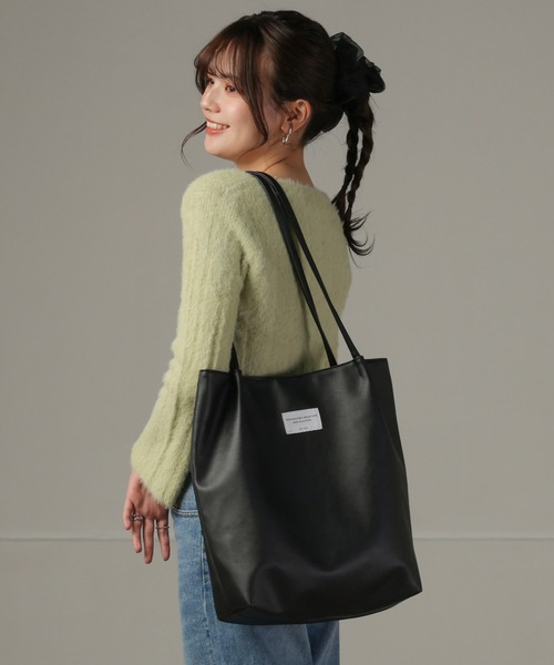 ALTROSE(アルトローズ)の「ワッペン A4 トートバッグ シード(トートバッグ・レディース・シルバー/チャコールグレー/グレー/ブラック・FREE)」の5枚目の写真