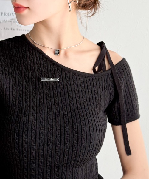 mily bilet(ミウィビレット)の「【mily bilet】高見えデザイン。ロゴプレート付き肩リボンケーブル柄サマーニット(半袖)(Tシャツ/カットソー・レディース・ブラック/アイボリー/グレー/ブルー/チョコ・X-LARGE/SMALL/MEDIUM/LARGE)」の3枚目の写真