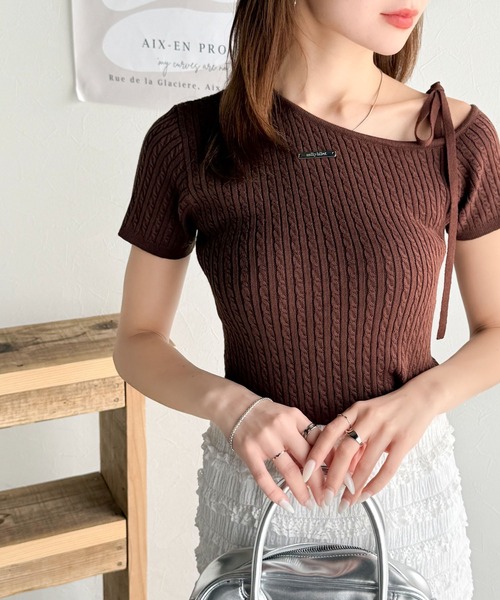 mily bilet(ミウィビレット)の「【mily bilet】高見えデザイン。ロゴプレート付き肩リボンケーブル柄サマーニット(半袖)(Tシャツ/カットソー・レディース・ブラック/アイボリー/グレー/ブルー/チョコ・X-LARGE/SMALL/MEDIUM/LARGE)」の19枚目の写真
