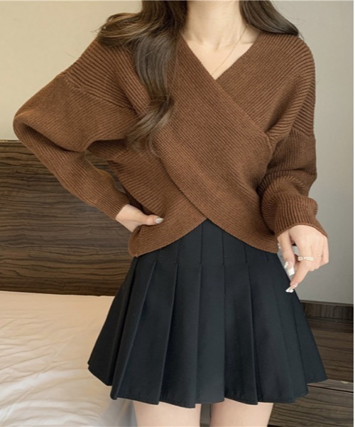 by LEGNA(バイレグナ)の「クロスさせるデザインが大人っぽい。カシュクールリブニットセーター(ニット/セーター・レディース・ブラック/ブラウン/グレー/オフホワイト・FREE)」の4枚目の写真