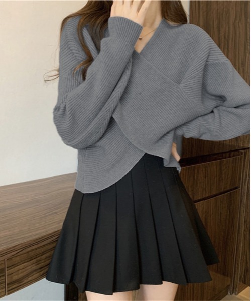 by LEGNA(バイレグナ)の「クロスさせるデザインが大人っぽい。カシュクールリブニットセーター(ニット/セーター・レディース・ブラック/ブラウン/グレー/オフホワイト・FREE)」の3枚目の写真