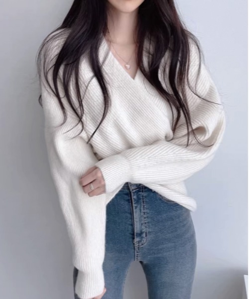 by LEGNA(バイレグナ)の「クロスさせるデザインが大人っぽい。カシュクールリブニットセーター(ニット/セーター・レディース・ブラック/ブラウン/グレー/オフホワイト・FREE)」の5枚目の写真