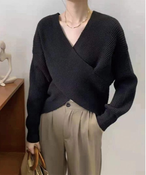 by LEGNA(バイレグナ)の「クロスさせるデザインが大人っぽい。カシュクールリブニットセーター(ニット/セーター・レディース・ブラック/ブラウン/グレー/オフホワイト・FREE)」の7枚目の写真
