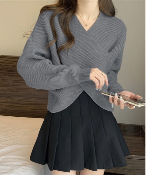 by LEGNA(バイレグナ)の「クロスさせるデザインが大人っぽい。カシュクールリブニットセーター(ニット/セーター・レディース・ブラック/ブラウン/グレー/オフホワイト・FREE)」の10枚目の写真