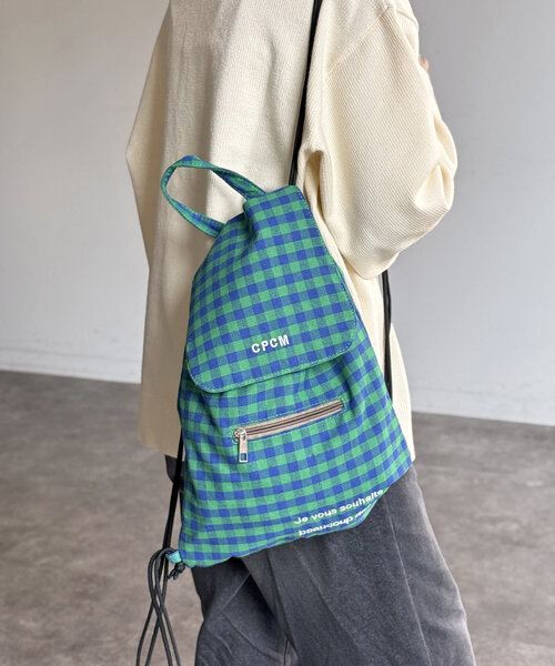 CPCM（シーピーシーエム）の「フラップ付きナップサック（バックパック/リュック・レディース・ブラック/グリーン系その他/シルバー/アイボリー・FREE）」の4枚目の写真