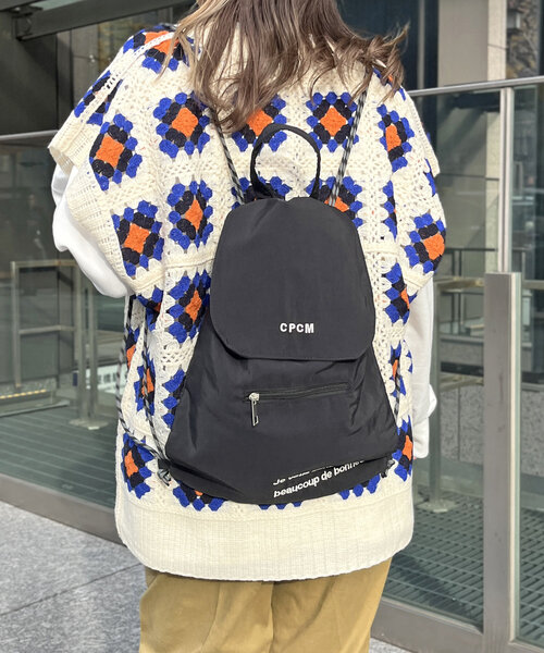 CPCM（シーピーシーエム）の「フラップ付きナップサック（バックパック/リュック・レディース・ブラック/グリーン系その他/シルバー/アイボリー・FREE）」の3枚目の写真
