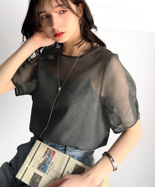 classicalelf（クラシカルエルフ）の「キャミソール付き！ドッキングシアートップス（半袖）（Tシャツ/カットソー・レディース・ベージュ/チャコール/グレイッシュベージュ/アイボリー/カーキ・LARGE/MEDIUM/SMALL/X-LARGE）」の3枚目の写真