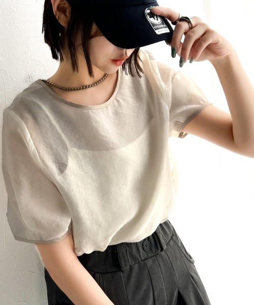 classicalelf（クラシカルエルフ）の「キャミソール付き！ドッキングシアートップス（半袖）（Tシャツ/カットソー・レディース・ベージュ/チャコール/グレイッシュベージュ/アイボリー/カーキ・LARGE/MEDIUM/SMALL/X-LARGE）」の2枚目の写真