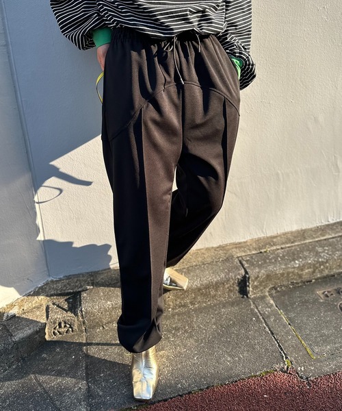 mi via loca（ミヴィアロカ）の「【2WAY！】センターシーム 切り替え ストレッチ イージーパンツ（その他パンツ・レディース・レッド/ベージュ/ライム/ブラック・FREE）」の12枚目の写真