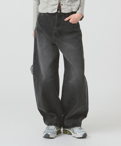 Ray BEAMS（レイビームス）の「デニム バレル パンツ（デニムパンツ・レディース・ブラック/ライトブルー・1/0）」の8枚目の写真