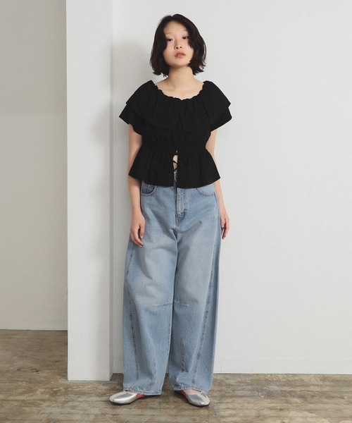 Ray BEAMS（レイビームス）の「デニム バレル パンツ（デニムパンツ・レディース・ブラック/ライトブルー・1/0）」の4枚目の写真