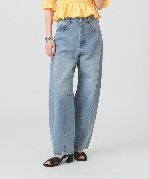 Ray BEAMS（レイビームス）の「デニム バレル パンツ（デニムパンツ・レディース・ブラック/ライトブルー・1/0）」の3枚目の写真