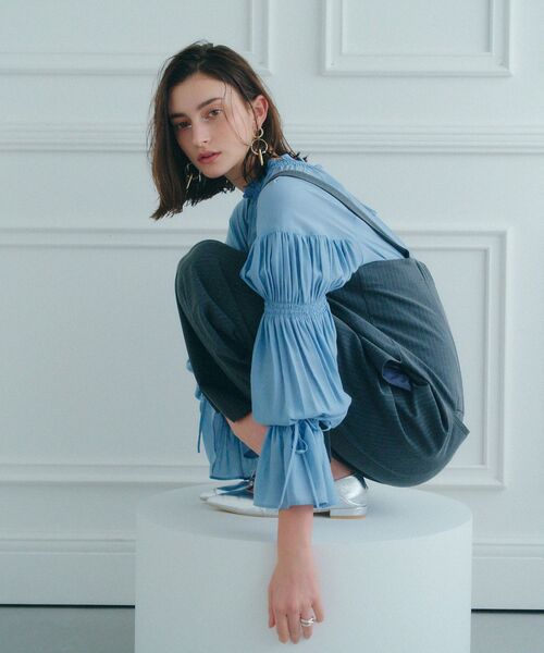 Editt by YECCA VECCA（エディットバイイェッカヴェッカ）の「2wayギャザーデザインブラウス（シャツ/ブラウス・レディース・オフホワイト/ライトグリーン/ネイビー/サックスブルー・FREE）」の6枚目の写真