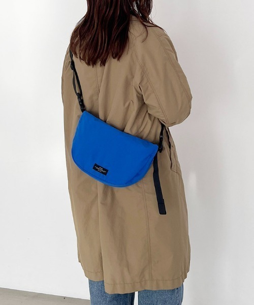 TIMELESS COMFORT（タイムレスコンフォート）の「SOLEIL(ソレイユ)ウィークエンドショルダー（ショルダーバッグ・レディース・グレイッシュベージュ/ライム/グレー/ピンク/オレンジ/ライトブルー/ブラック/レッド/マスタード/コバルトブルー・ONE SIZE）」の7枚目の写真