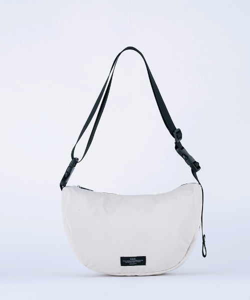 TIMELESS COMFORT（タイムレスコンフォート）の「SOLEIL(ソレイユ)ウィークエンドショルダー（ショルダーバッグ・レディース・グレイッシュベージュ/ライム/グレー/ピンク/オレンジ/ライトブルー/ブラック/レッド/マスタード/コバルトブルー・ONE SIZE）」の4枚目の写真