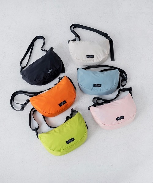 TIMELESS COMFORT（タイムレスコンフォート）の「SOLEIL(ソレイユ)ウィークエンドショルダー（ショルダーバッグ・レディース・グレイッシュベージュ/ライム/グレー/ピンク/オレンジ/ライトブルー/ブラック/レッド/マスタード/コバルトブルー・ONE SIZE）」の15枚目の写真