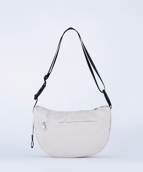 TIMELESS COMFORT（タイムレスコンフォート）の「SOLEIL(ソレイユ)ウィークエンドショルダー（ショルダーバッグ・レディース・グレイッシュベージュ/ライム/グレー/ピンク/オレンジ/ライトブルー/ブラック/レッド/マスタード/コバルトブルー・ONE SIZE）」の18枚目の写真