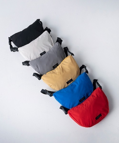 TIMELESS COMFORT（タイムレスコンフォート）の「SOLEIL(ソレイユ)ウィークエンドショルダー（ショルダーバッグ・レディース・グレイッシュベージュ/ライム/グレー/ピンク/オレンジ/ライトブルー/ブラック/レッド/マスタード/コバルトブルー・ONE SIZE）」の13枚目の写真