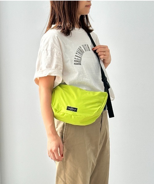 TIMELESS COMFORT（タイムレスコンフォート）の「SOLEIL(ソレイユ)ウィークエンドショルダー（ショルダーバッグ・レディース・グレイッシュベージュ/ライム/グレー/ピンク/オレンジ/ライトブルー/ブラック/レッド/マスタード/コバルトブルー・ONE SIZE）」の11枚目の写真