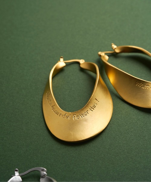 loni(ロニ)の「Letterring Leaf Plate Pierce(ピアス(両耳用)・レディース・ゴールド/シルバー・FREE)」の12枚目の写真