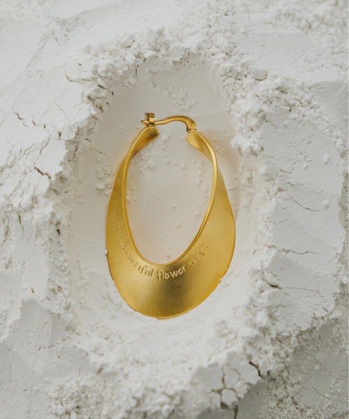 loni(ロニ)の「Letterring Leaf Plate Pierce(ピアス(両耳用)・レディース・ゴールド/シルバー・FREE)」の10枚目の写真