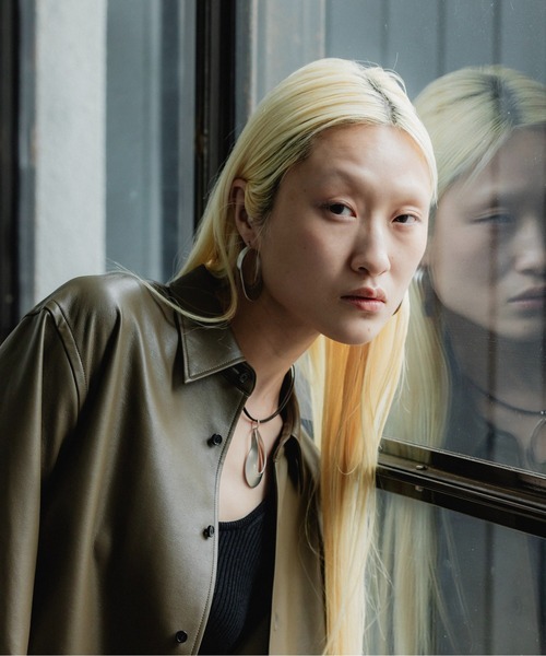 loni(ロニ)の「Letterring Leaf Plate Pierce(ピアス(両耳用)・レディース・ゴールド/シルバー・FREE)」の7枚目の写真