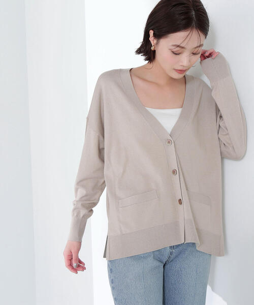 NATURAL BEAUTY BASIC(ナチュラルビューティーベーシック)の「◇ベーシックカーディガン Vネックニット(カーディガン/ボレロ・レディース・ブルー/ベージュ/チャコールグレー・FREE)」の2枚目の写真