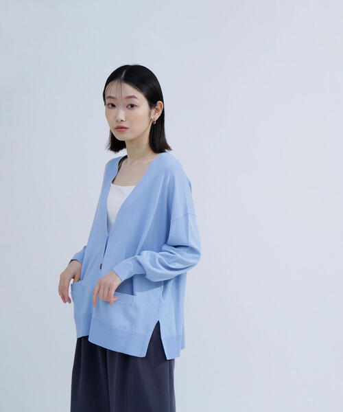 NATURAL BEAUTY BASIC(ナチュラルビューティーベーシック)の「◇ベーシックカーディガン Vネックニット(カーディガン/ボレロ・レディース・ブルー/ベージュ/チャコールグレー・FREE)」の3枚目の写真