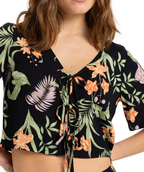 ROXY（ロキシー）の「PINK SUNSET/ロキシーボタニカル柄半袖トップス（シャツ/ブラウス・レディース・ホワイト×ブラック・MEDIUM/SMALL）」の7枚目の写真