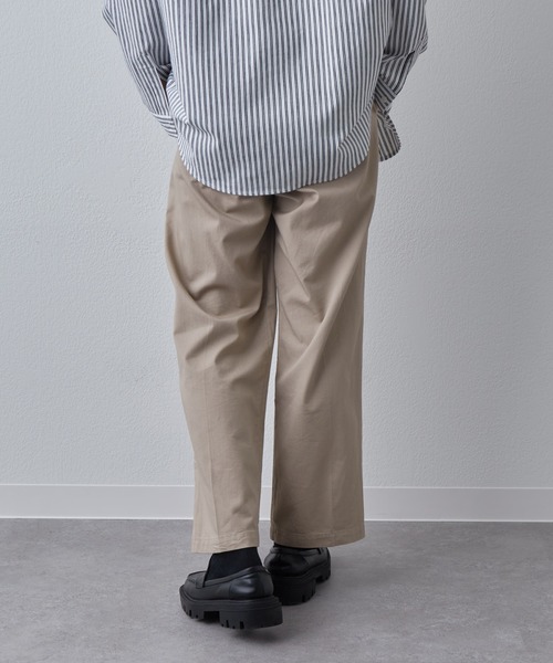 COLONY 2139(コロニートゥーワンスリーナイン)の「綿レーヨン2タックワイドチノパンツ(チノパンツ・メンズ・ブラック/グレイッシュベージュ・MEDIUM/LARGE)」の9枚目の写真