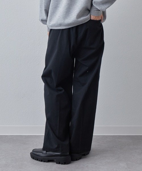 COLONY 2139(コロニートゥーワンスリーナイン)の「綿レーヨン2タックワイドチノパンツ(チノパンツ・メンズ・ブラック/グレイッシュベージュ・MEDIUM/LARGE)」の5枚目の写真