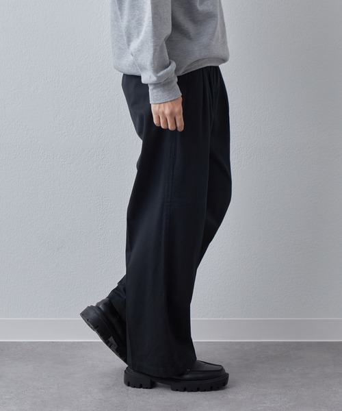 COLONY 2139(コロニートゥーワンスリーナイン)の「綿レーヨン2タックワイドチノパンツ(チノパンツ・メンズ・ブラック/グレイッシュベージュ・MEDIUM/LARGE)」の6枚目の写真