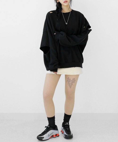 minsobi（ミンソビ）の「ダメージカッティングトレーナー  オーバーサイズ ダメージ加工スウェットPO（スウェット・メンズ・ホワイト/ブラック・FREE）」の8枚目の写真