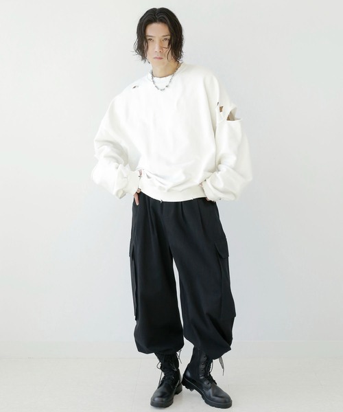 minsobi（ミンソビ）の「ダメージカッティングトレーナー  オーバーサイズ ダメージ加工スウェットPO（スウェット・メンズ・ホワイト/ブラック・FREE）」の13枚目の写真