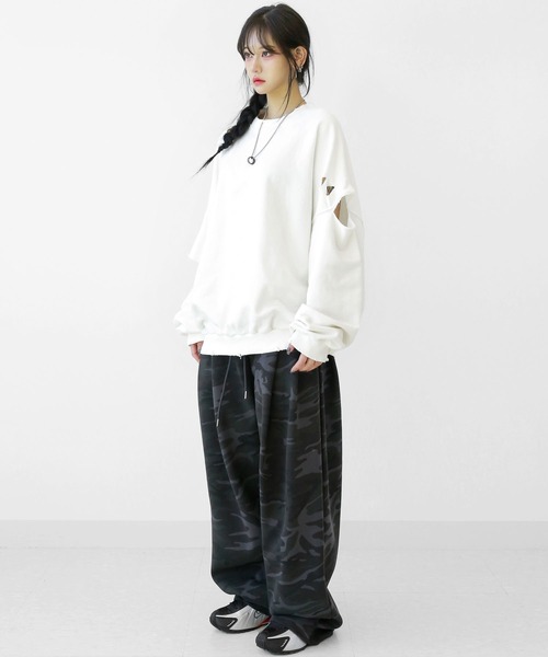 minsobi（ミンソビ）の「ダメージカッティングトレーナー  オーバーサイズ ダメージ加工スウェットPO（スウェット・メンズ・ホワイト/ブラック・FREE）」の19枚目の写真